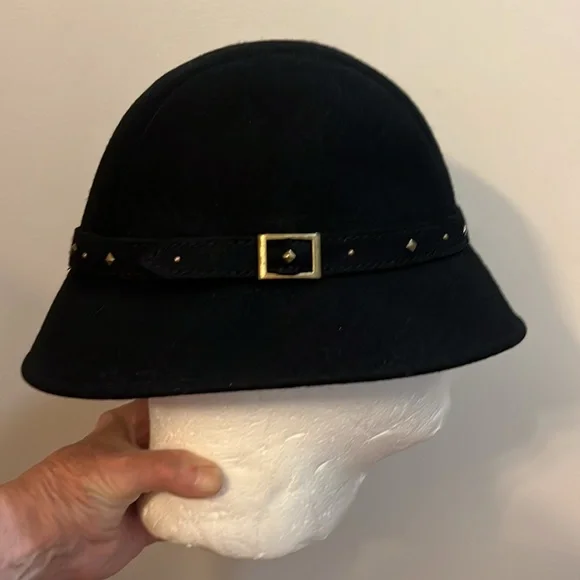 Vintage Betmar Black wool and Gold stud & buckle band Cloche Hat ex guc - Picture 9 of 11
